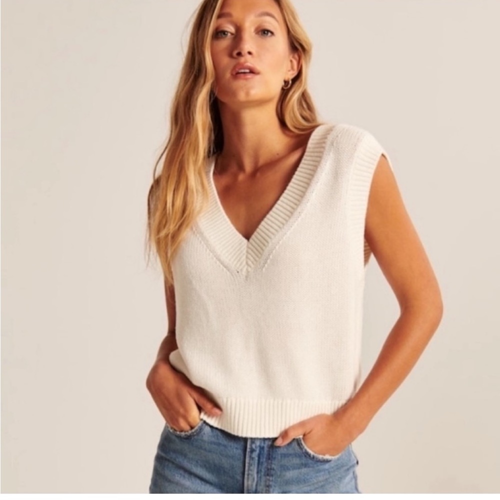 Abercrombie & Fitch Sweater Vest